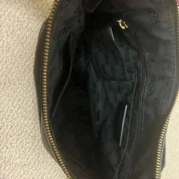 MICHAEL KORS BLACK OVER THE SHOULDER BAG - Picture 2 of 8